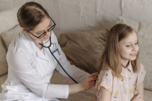 Cuánto cobra Un Pediatra Por consulta en Estados Unidos
